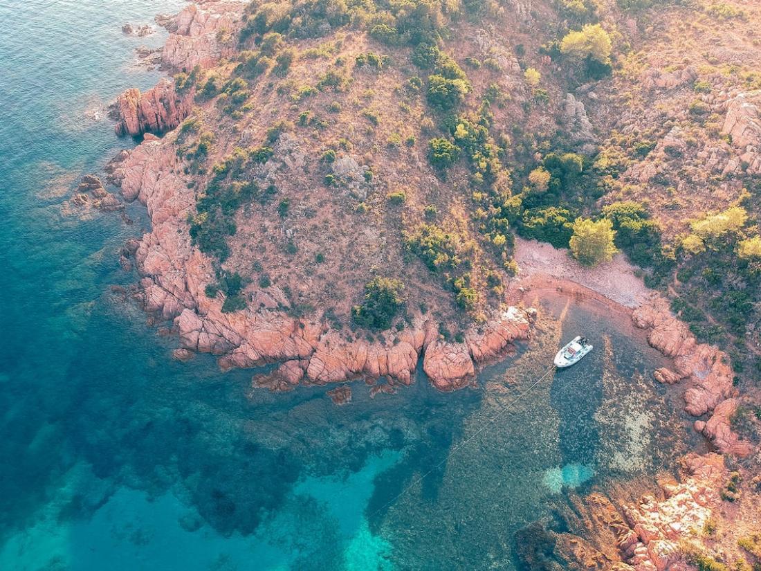 La Corse abrite de magnifiques lieux pour faire de la plongée